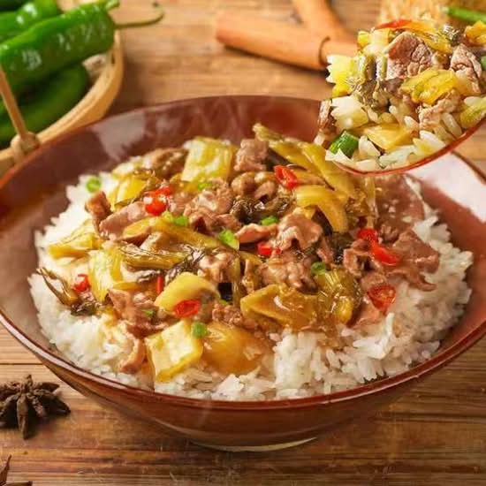 酸菜炒牛肉盖码饭 Stir-Fried Beef with Pickled Mustard Green GAIMA Rice Bowl
